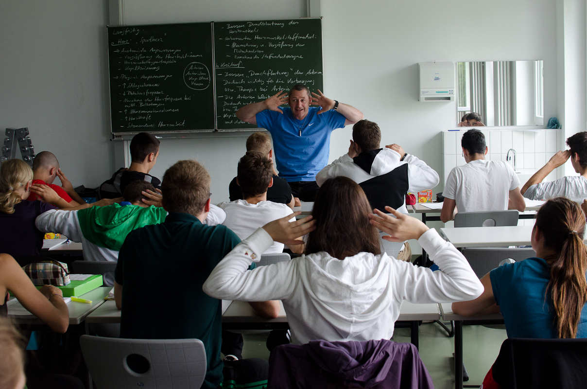 #caption6 Praktischer Theorieunterricht.